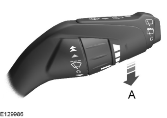 Desconecte el encendido y mueva la palanca de los limpiaparabrisas a la posición